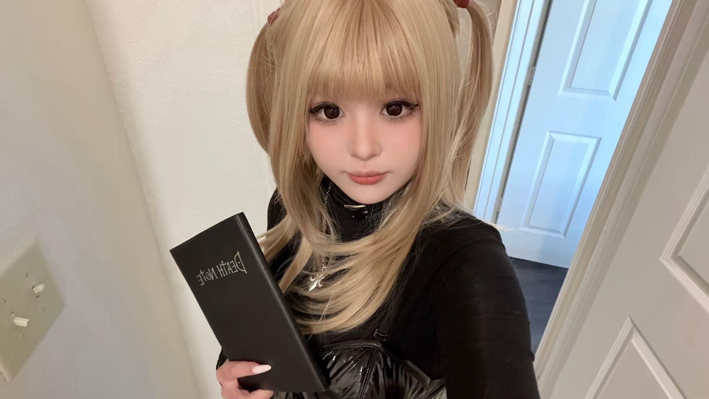 Aurora in Misa cosplay